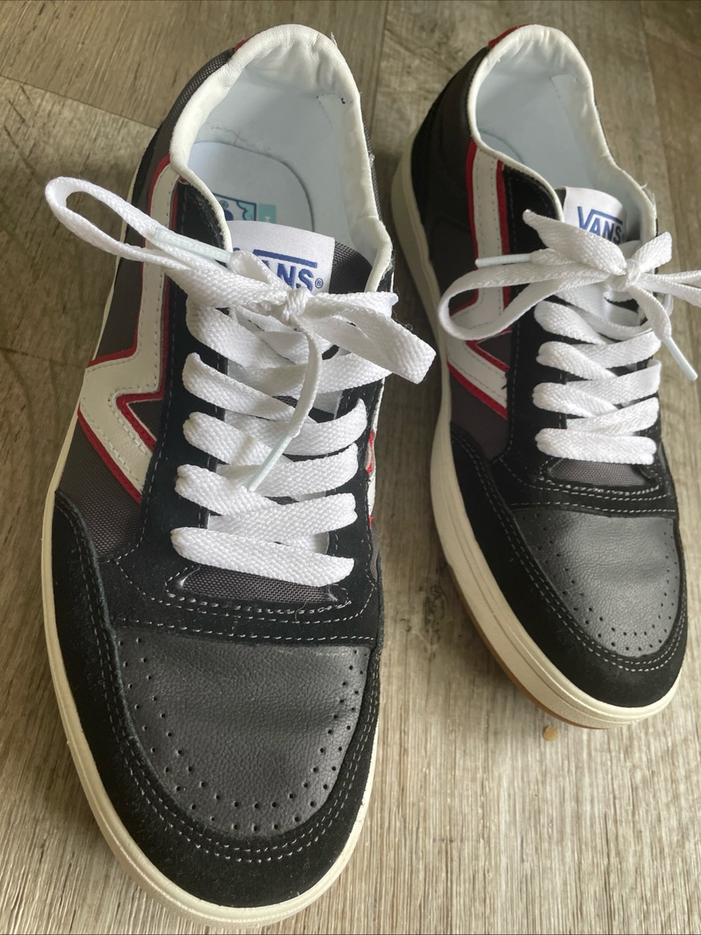 VANS Lowland CC Serio Collection Low Cut Men’s Size 10 Old Skool Red Black comfy